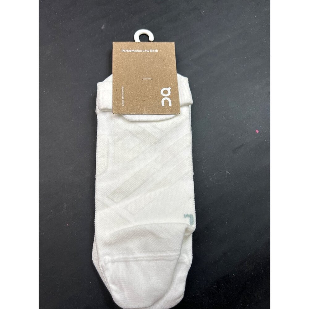 NWT On Performance Low Sock White/Ivory L Mesh Arch Support Flat Toe Seam